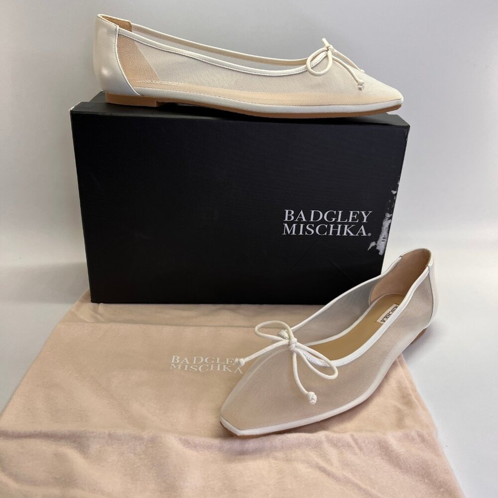 Badgley Mischka Cam Leather Mesh Pointed Toe Flats Size 9 Ivory Slip-On